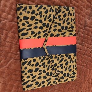 Stella&Dot Bellamy Clutch 🐆